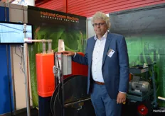 Eric Gerritsma with Holland Green Machine, next to the Foam Desinfection. https://www.hortidaily.com/article/6009190/holland-green-machine-introduces-new-fully-automatic-airmixer-spray-robot/